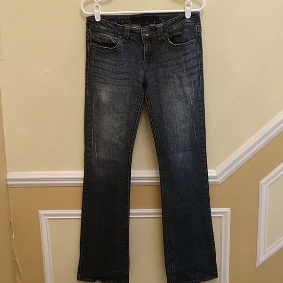 Refuge Women's Low Rise Jeans Distressed Bootcut Whiskering Style 1970-32 sz 9R - Picture 1 of 15